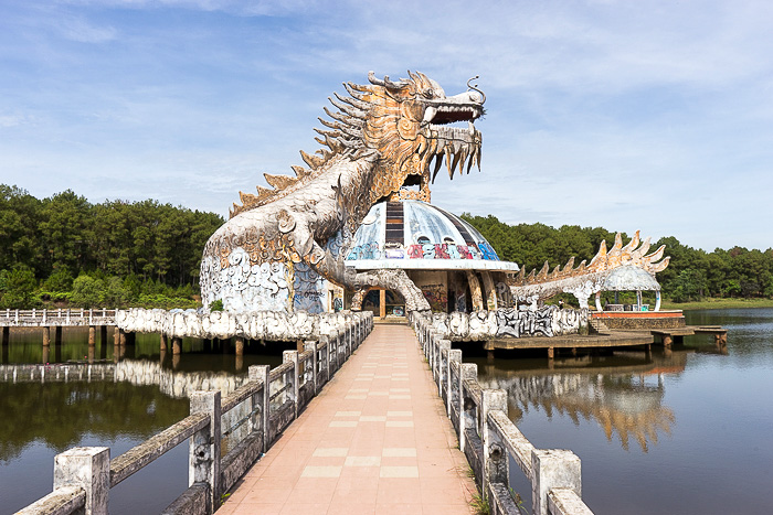 Read more about the article The Abandoned Water Park of Thủy Tiên