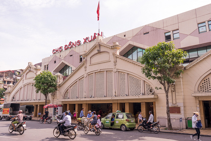 Dong Xuan Market 