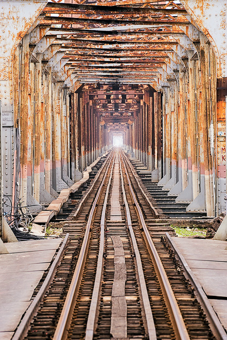 Read more about the article A Walk Along the Train Tracks Through Hanoi