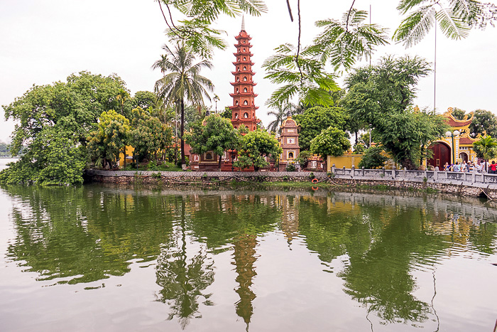 Read more about the article The Temples of Trấn Quốc & Quán Thánh