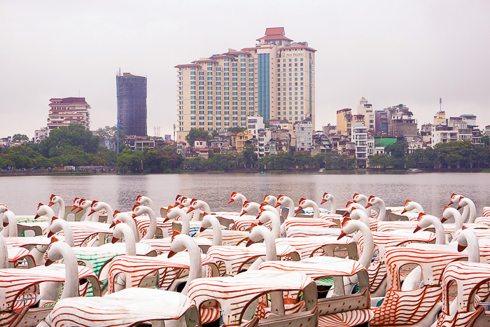 Read more about the article Trúc Bạch Lake