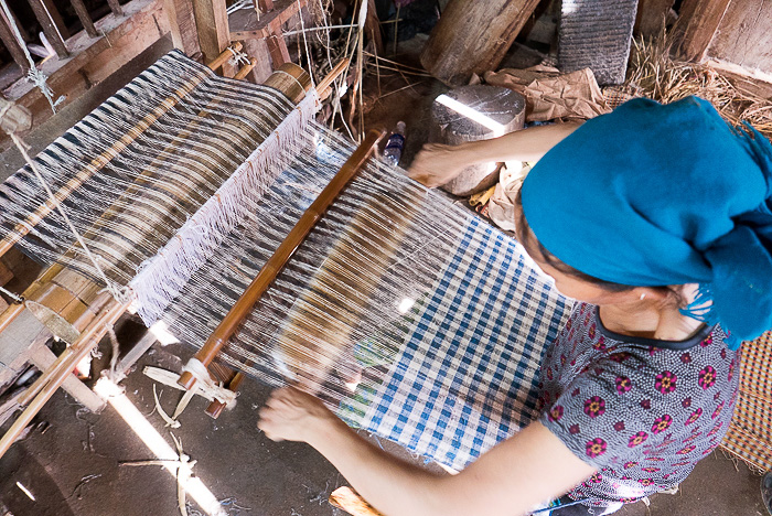 Read more about the article The Linen Weaving Village of Lùng Tám